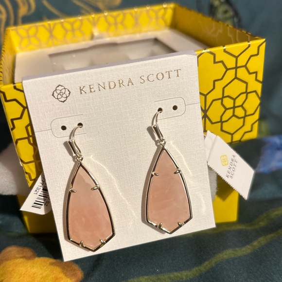 NWT Retired Kendra Scott Carla Earrings in Rose Quartz & Gold. - Picture 5 of 5